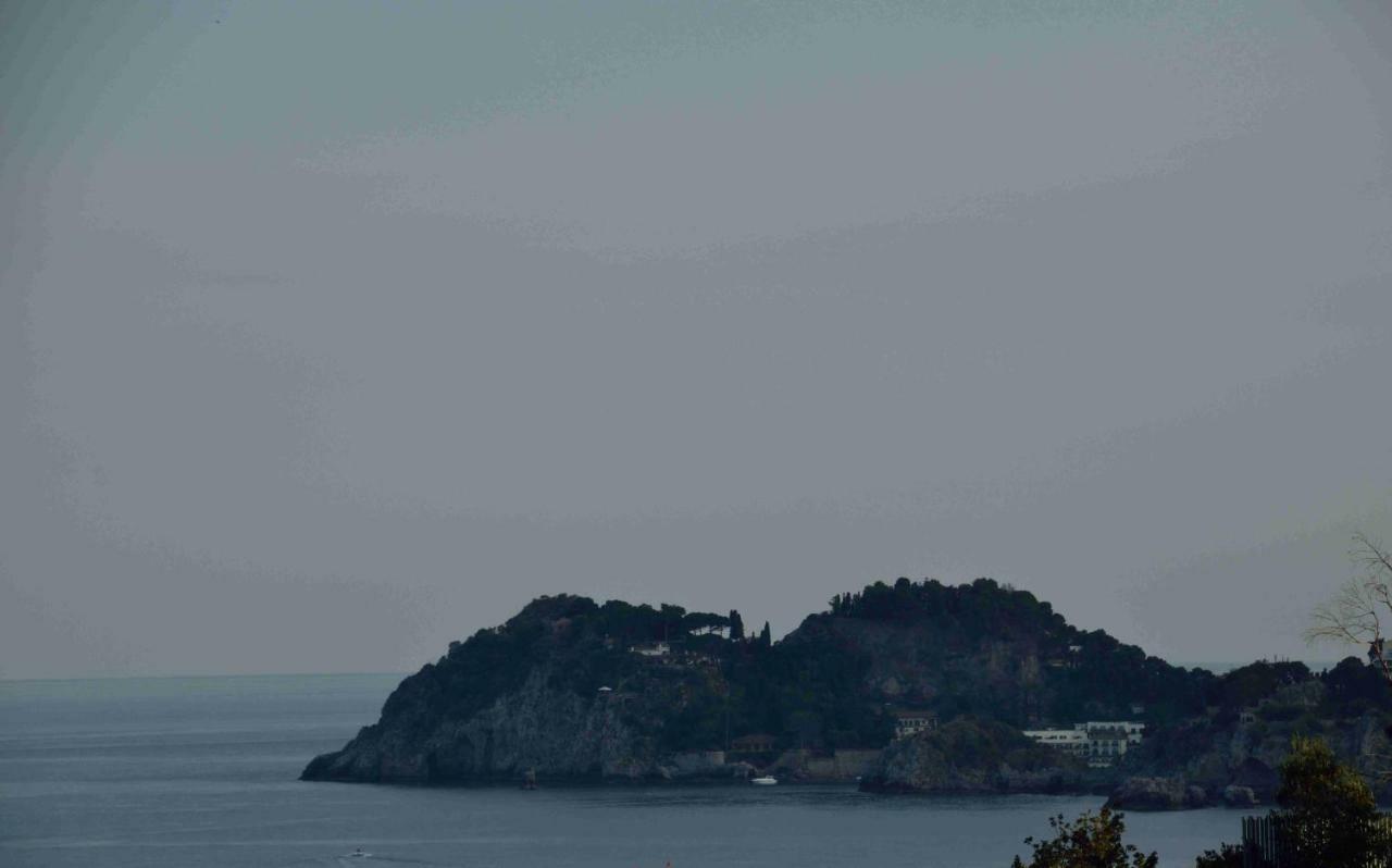 Apartamento Light Blue House Letojanni Exterior foto