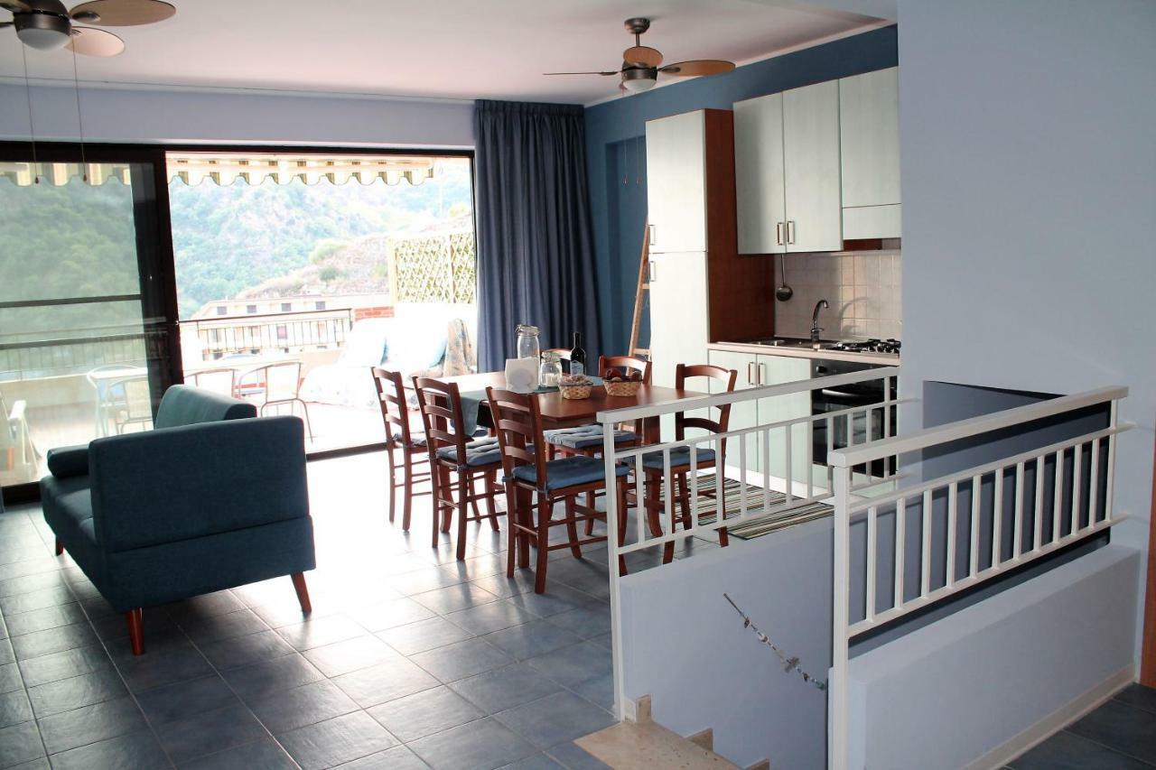 Apartamento Light Blue House Letojanni Exterior foto